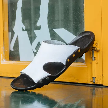 2023 Yaz Ayakkabı Yüksek kaliteli Erkek Sandalet Perçin Deri Plaj Erkek Terlik Platformu Siyah Erkek Sandalet Kauçuk ayakkabı