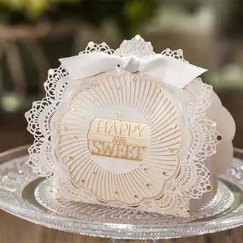 50 adet Kraliyet Dantel Altın Harfler Kağıt düğün şeker kutusu Dekorasyon Doğum Günü Partisi Malzemeleri Lazer Kesim Hediye Paketi Konuk için